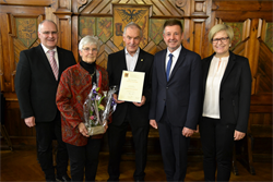 Verleihung Goldenes Ehrenzeichen an Prof. Kons. Gottfried Gansinger