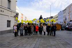 Hissen der Fahne "Gewaltfrei leben" Frauenhaus am 25.11.2022
